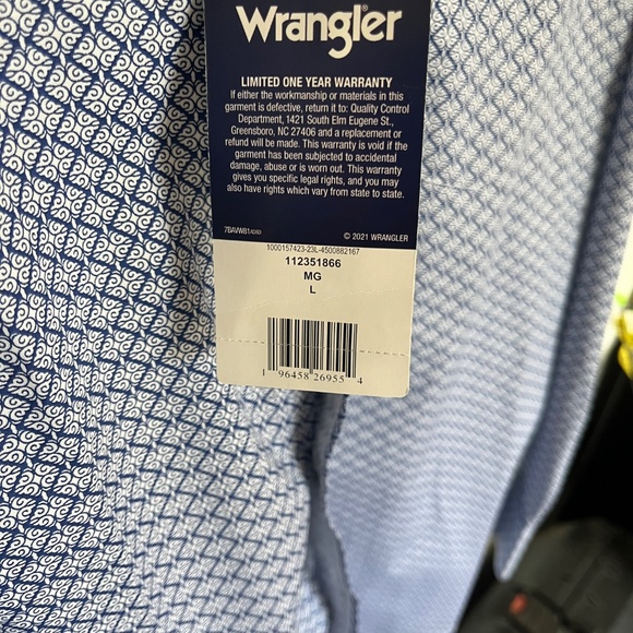 Wrangler button down shirt - Picture 2 of 5